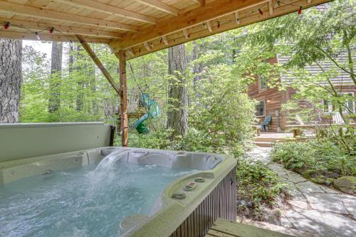 River Breeze Chalet - Meredith Lodging - Lost Lake Resort, OR