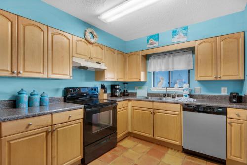 Blue Paradise by RealJoy Vacations - image 11