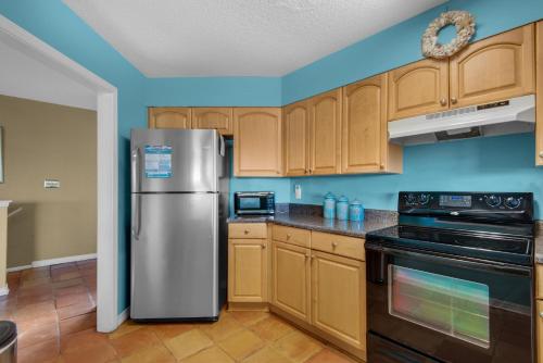 Blue Paradise near Destin Harbor Boardwalk