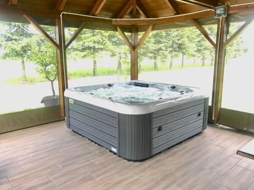 Mátyás Vendégház 3 Rooms Apartment (Matyas Vendeghaz 3 Rooms Apartment) in โซพรอน