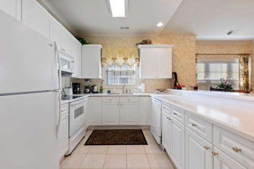Stunning 3BR Condo Magnolia Point