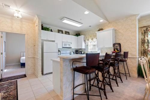 Stunning 3BR Condo Magnolia Point