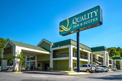 Quality Inn & Suites near Six Flags - Austell