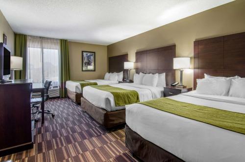 Comfort Inn & Suites Kansas City - Northeast