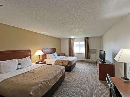2 queen beds
