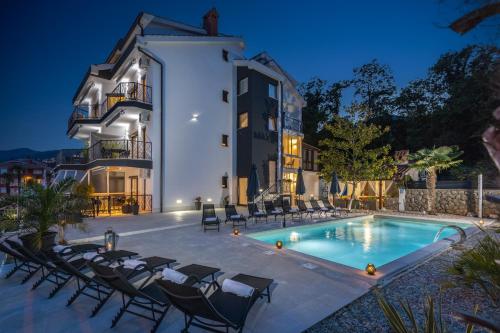 Villa Adriatic, Apartment Enio with swimming pool, panoramic sew view, free parking, Ičići