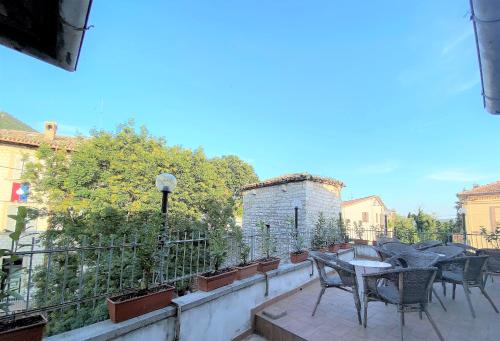 Balcony/terrace, Hotel San Francesco e il lupo in Gubbio