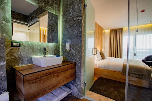 Ador Hotel Room Type - Deluxe Suite