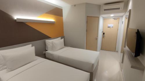 Superior Twin Room image 2