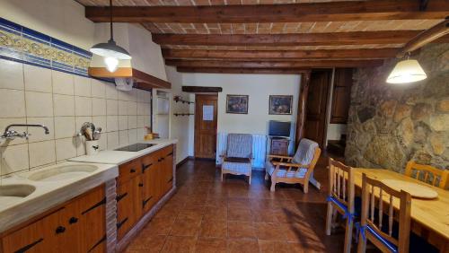 Kitchen, El Jardi de la Vileta - Cornudella de Montsant in Cornudella