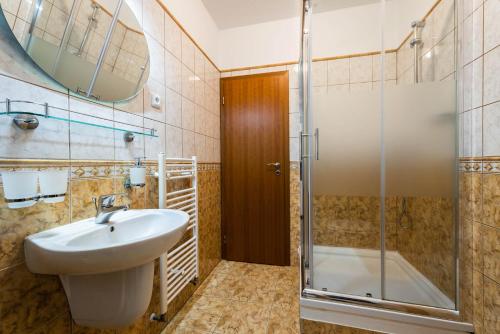 ห้องน้ำ, Apartmán Eliška Třeboň (Apartman Eliska Trebon) in เทรบอน