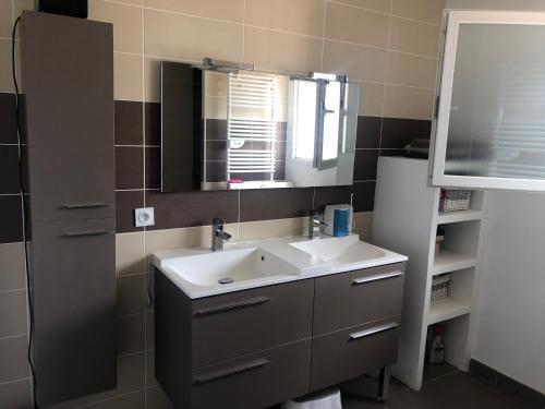 Villa moderne avec piscine gîte à louer Pollestres