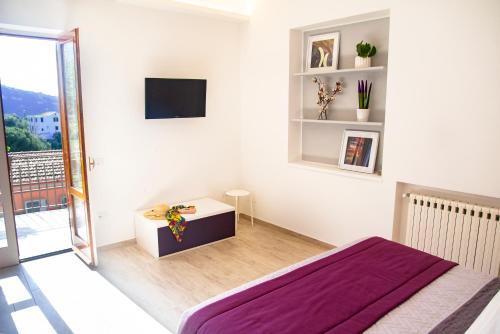 Double Room with Balcony and Sea View image 4