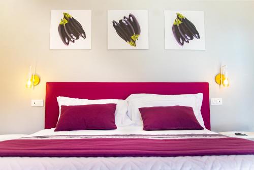Double Room with Balcony and Sea View image 3