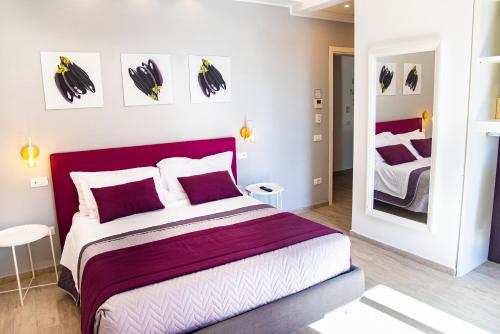 Double Room with Balcony and Sea View image 5