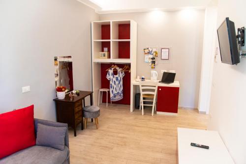Triple Room with Balcony image 9