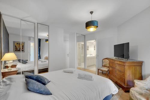 Three-Bedroom Apartment image 10
