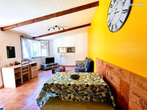 Gîte provençal tout confort avec jardin gîte à louer Salinelles