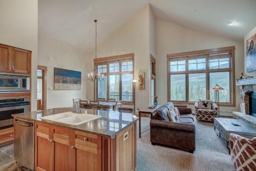 Luxurious 3 BR in River Run Village Featuring Ski in, ski out condo image