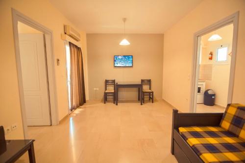 Adonis Hotel - image 3