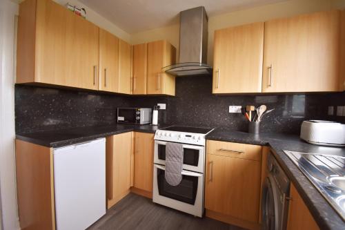 Kitchen, Jovie Apartment in Stornoway
