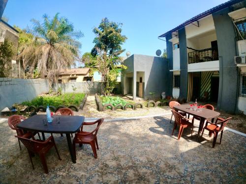 Kër Adja (Ker Adja) in 兹金卓尔