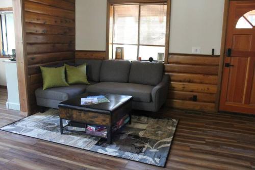 Fully updated Truckee cabin with plenty of beds