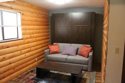 Fully updated Truckee cabin with plenty of beds