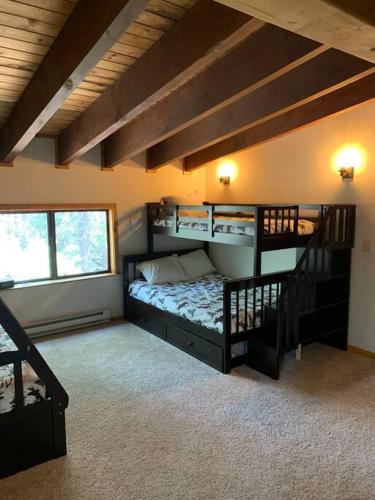 Fully updated Truckee cabin with plenty of beds