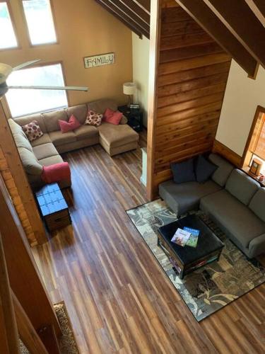 Fully updated Truckee cabin with plenty of beds