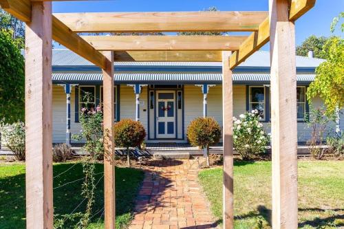Pound Hill Cottage - Lake Goldsmith