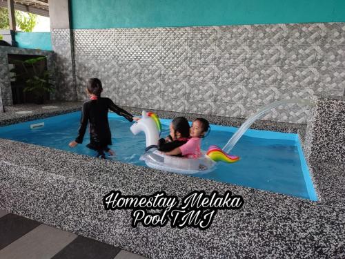 HOMESTAY MELAKA POOL TMJ