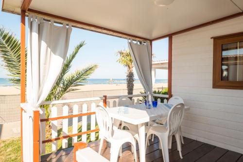 Two-Bedroom Bungalow with Sea View (5 Adults)