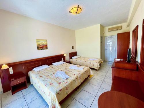 3 twin beds