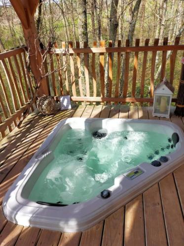 Balcony/terrace, D'EMILION De SENS in Gardegan-et-Tourtirac