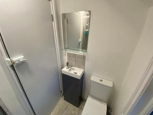 Koupelna, Small Single room walking distance to Hove Station in Hove