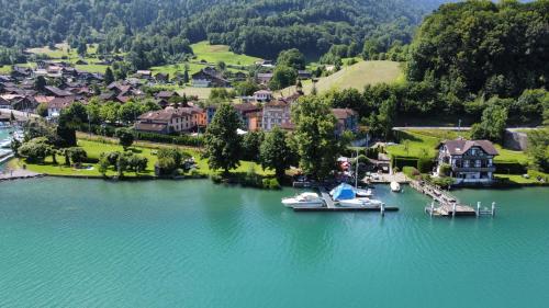 Seeparadiesli am schönen Thunersee in Därligen, Schweiz