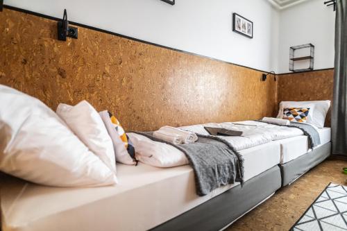 2 twin beds