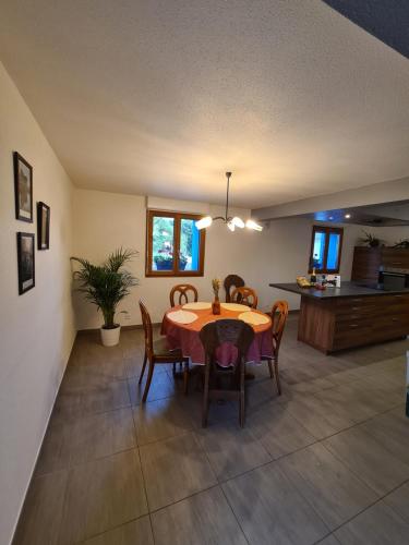 Agréable appartement avec Spa proche de la forêt