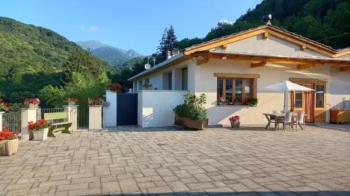  vallemaira house CASA BELVEDERE LUCE & SOLE 10 POSTI LETTO in San Damiano Macra
