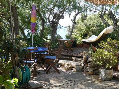 Facilities, Rifugio Storico sul Mare in La Baumette