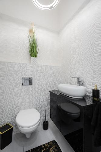 Opera Luxury Apartment - image 8