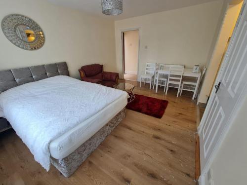 Town centre studio flat gîte à louer Mapledurham