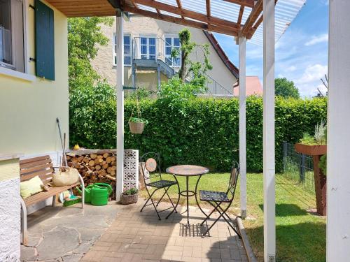 Bejárat, Haus Liebevoll in Wald 102 in Gunzenhausen