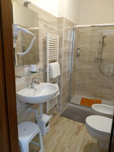 Double room, deluxe, private bathroom, shower