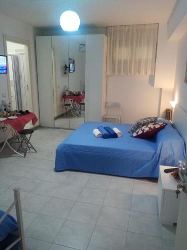 1 double bed, 1 twin bed