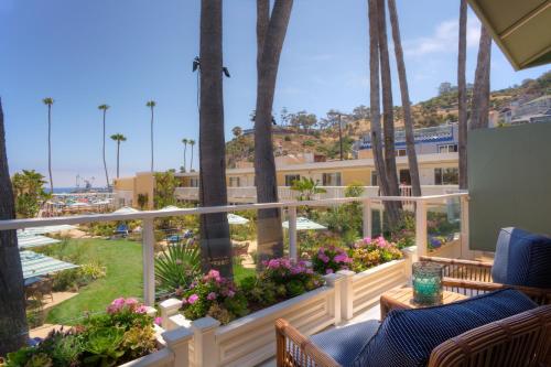 One-Bedroom King Suite with Ocean View Balcony