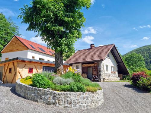 Lake View Holiday Home
