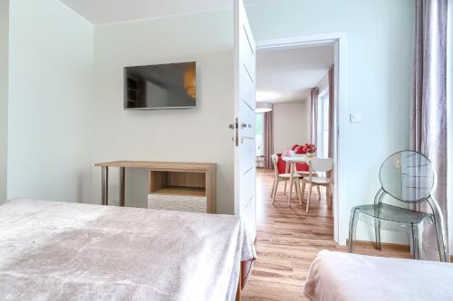 One-Bedroom Apartment image 9