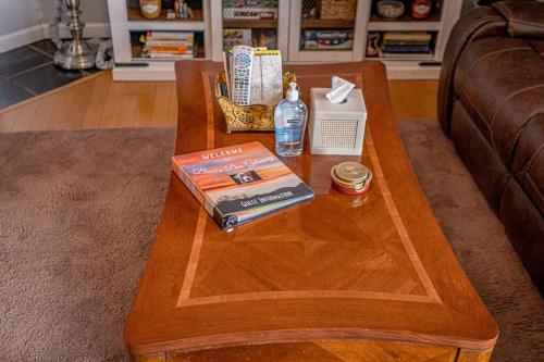 RELAX in BEARS DEN GETAWAY private home! in Dandridge, USA